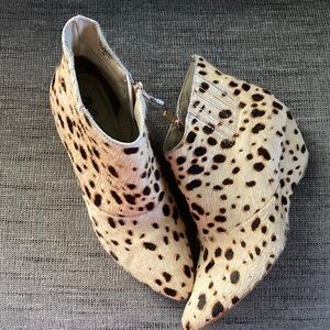 Matisse Nugent Pony Hair Wedge Animal Print Gored Booties 7